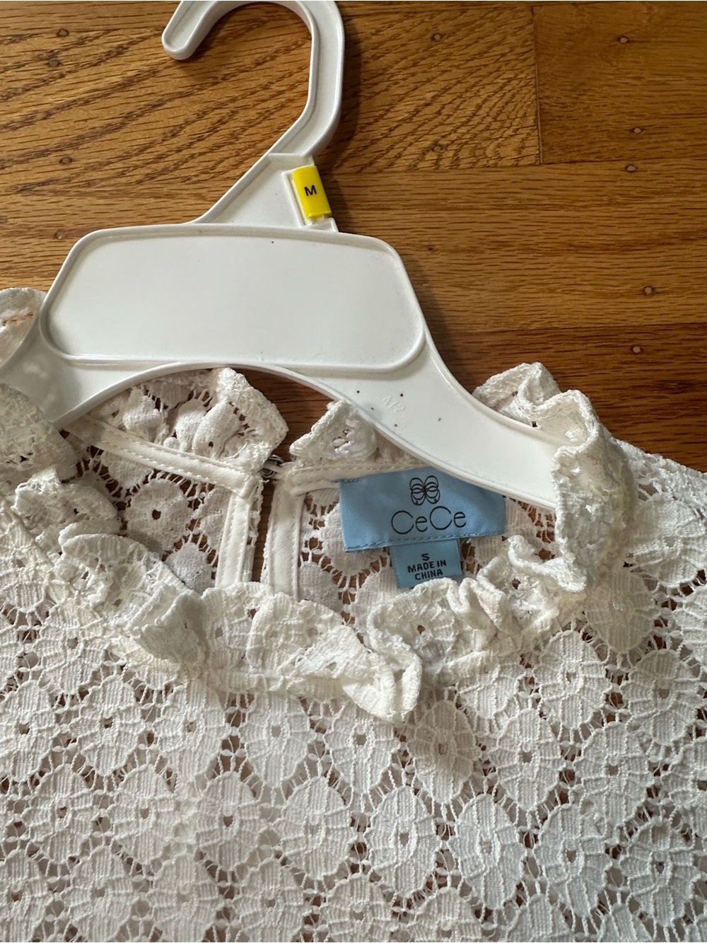 Cece Women's Short Puff-Sleeve Lace Mock-Neck Blouse (size - small) never worn - Picture 4 of 4